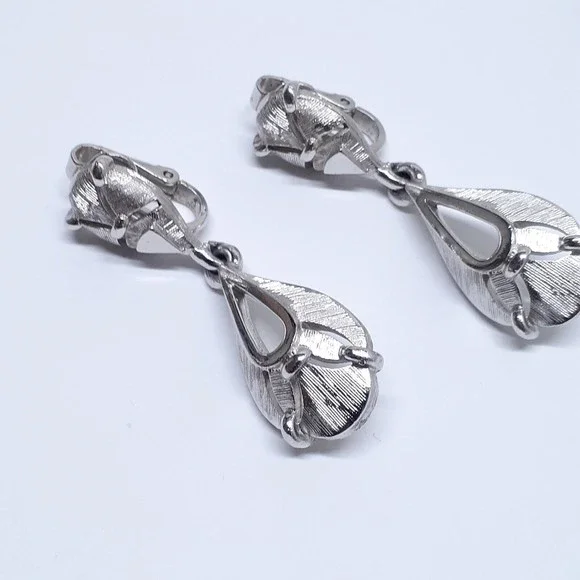 Vintage Crown Trifari Earrings Signed Clip On Silver Tone Dangle - Picture 9 of 16